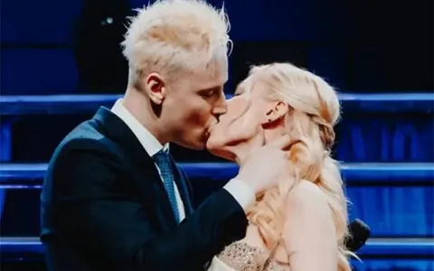 Ответ на пост «Женщины встречайтесь с молодыми парнями»