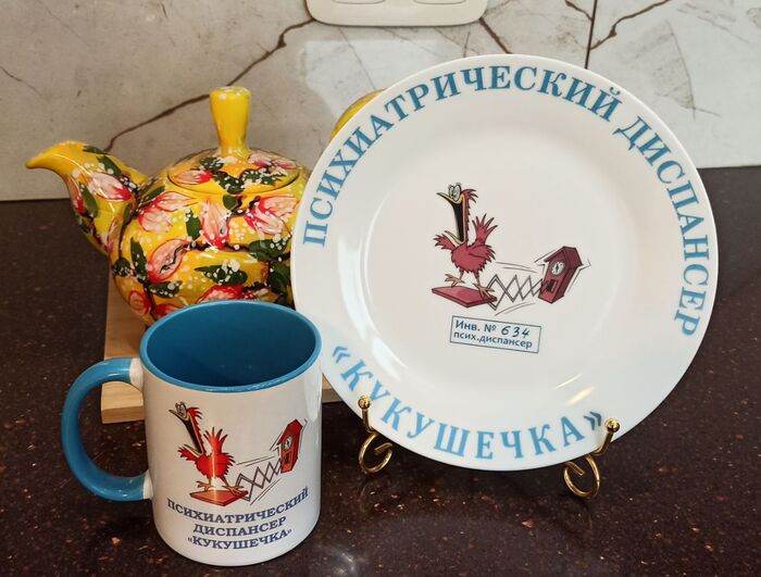 В дурке интересно: что ни плюнь, то вождь....а у нас унынье: холод, серь и дождь