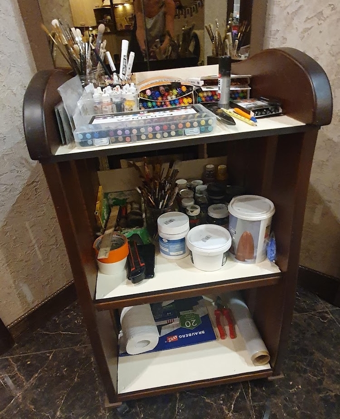 Как я сделала стеллажик для своих художественных штучек из спинок старой кровати