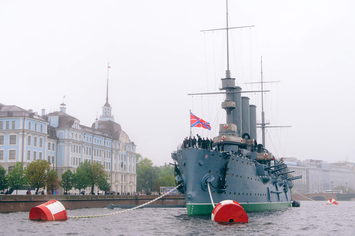 "Что тебе снится, крейсер "Аврора"?"