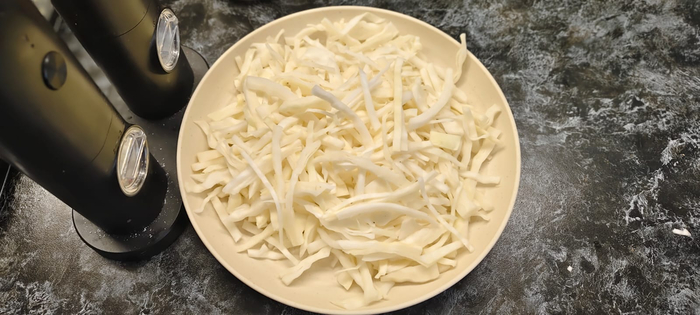 Нарезаю капусту