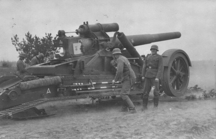 21-см пушка Mörser 18 в боевом положении