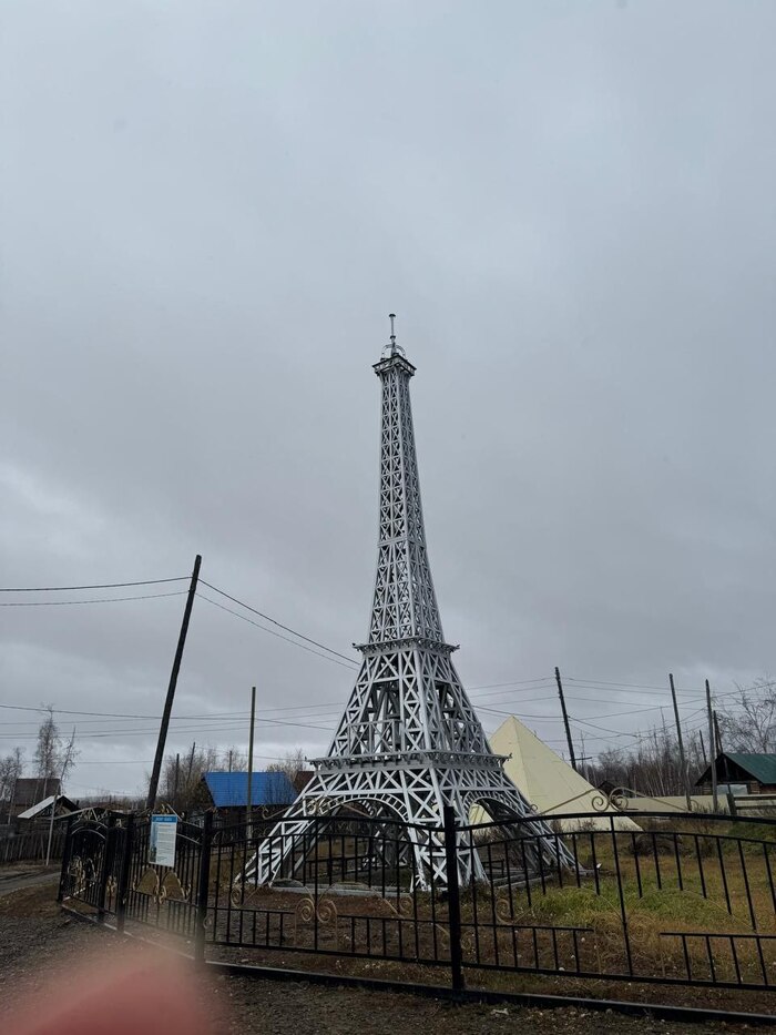 От пирамид до Эйфеля: необычная достопримечательность затерянного села
