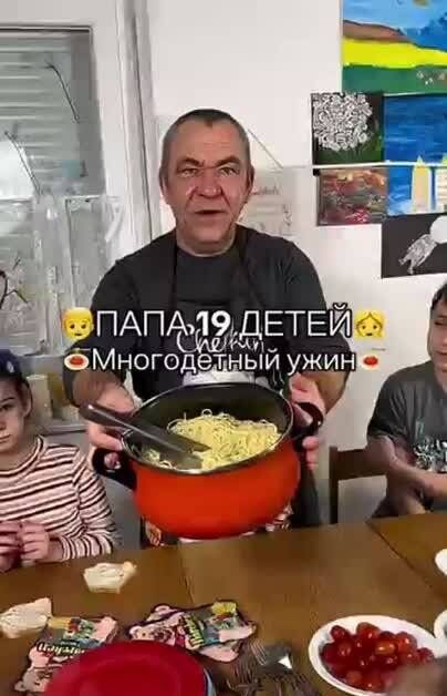 Dinner for a large family - Vertical video, Video VK, Food, Spaghetti, Noodles, Dinner, Children, Parents and children, Video