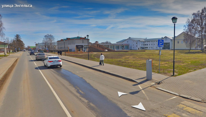 И вот он, красавчик в поле