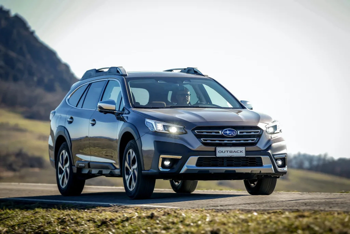 Subaru Outback за 2,3 млн из Японии. А у нас его толкают за 4+ — стоит ли ждать ещё?