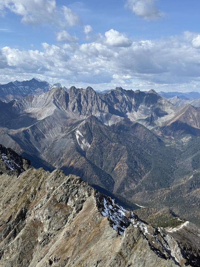 Вид на пик Трехглавая