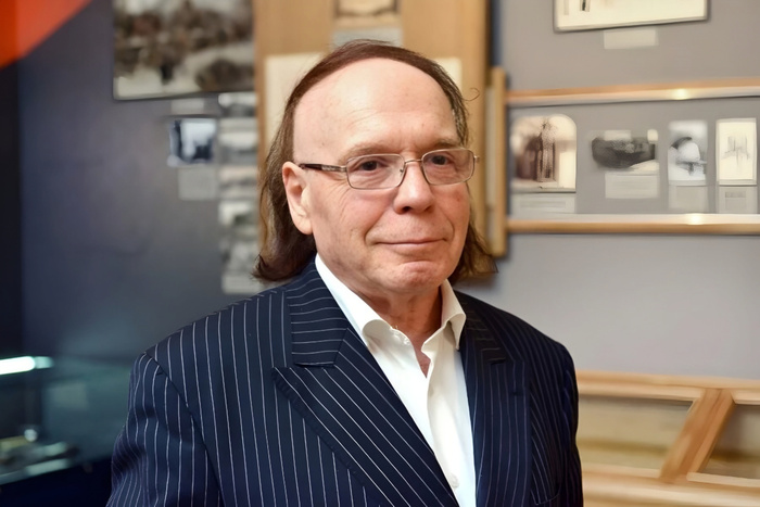 ������ ����������. ����: Persona Stars