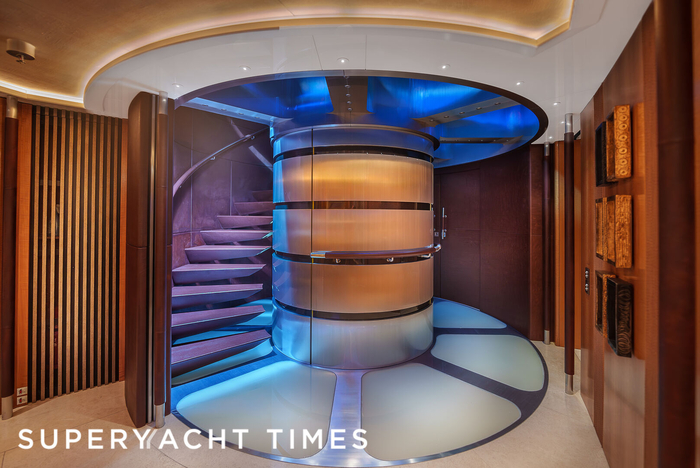 Непосредственно сам колодец вокруг поворотной мачты