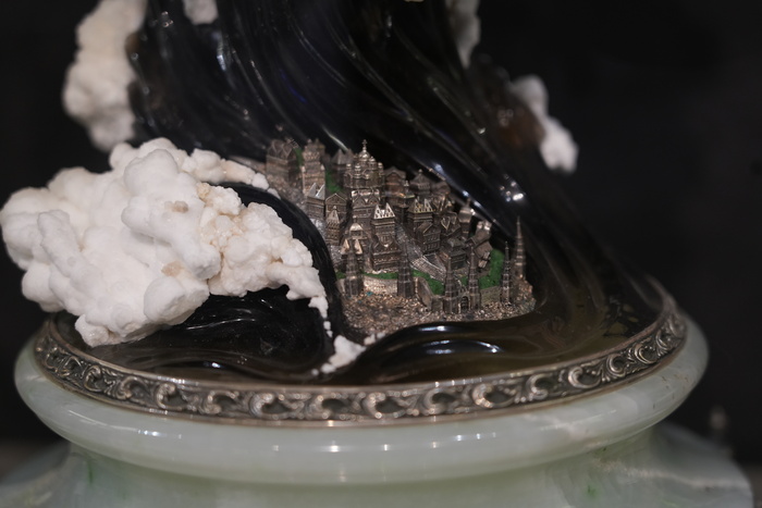 "Царевна-Лебедь". Город под волной.