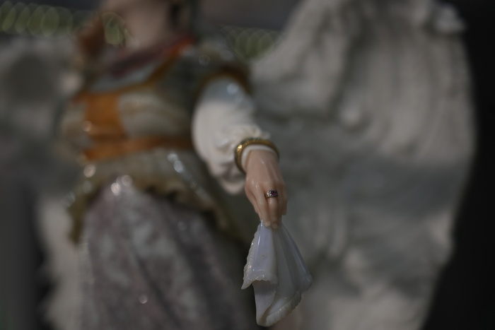 "Царевна-Лебедь" . Обратил внимание на миниатюрное кольцо.