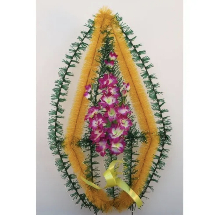 Пожалуй самый странный и дешевый венок найденный в интернете.