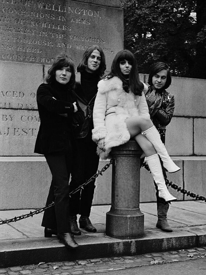 Shocking Blue   , -.