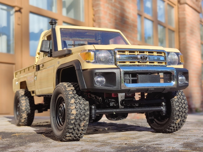 Toyota Land Cruiser MN-82