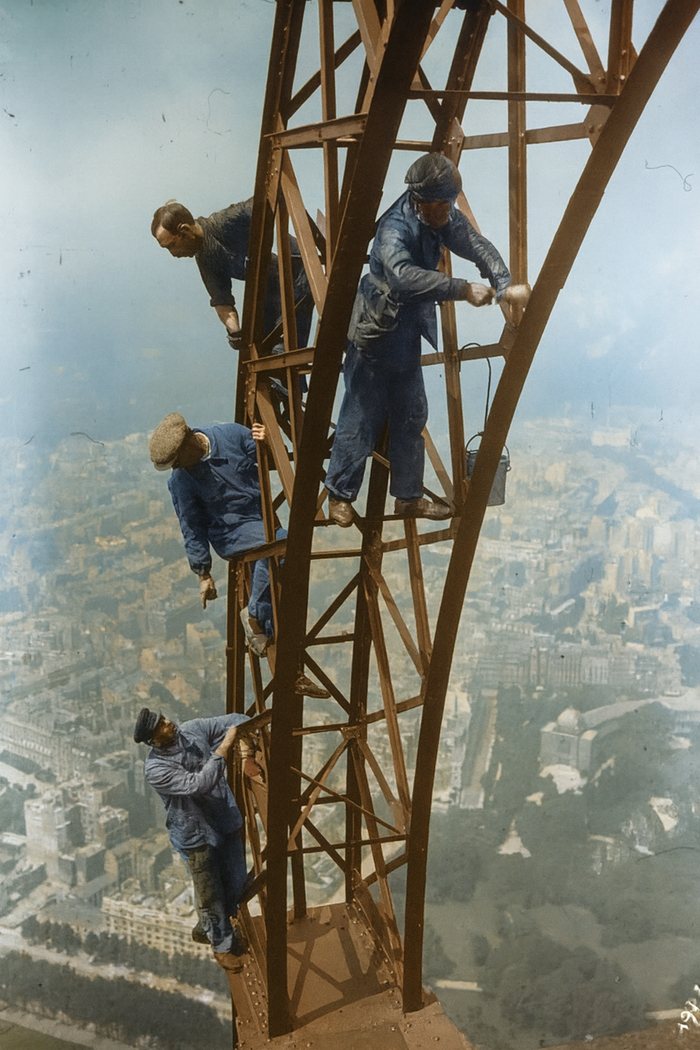 Рабочией на Эйфелевой башне, 1932