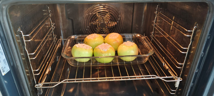 Отправил в духовку на 30 минут и 180 градусов