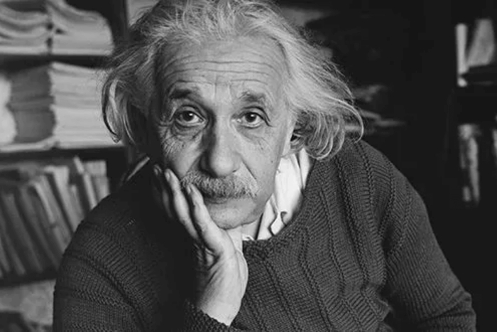 Полная история успеха и биография Albert Einstein. Узнайте подробно в чем секрет успеха Альберт Эйнштейн и как ему удалось стать самым известным в мире. Интересные факты, книги и фильмы