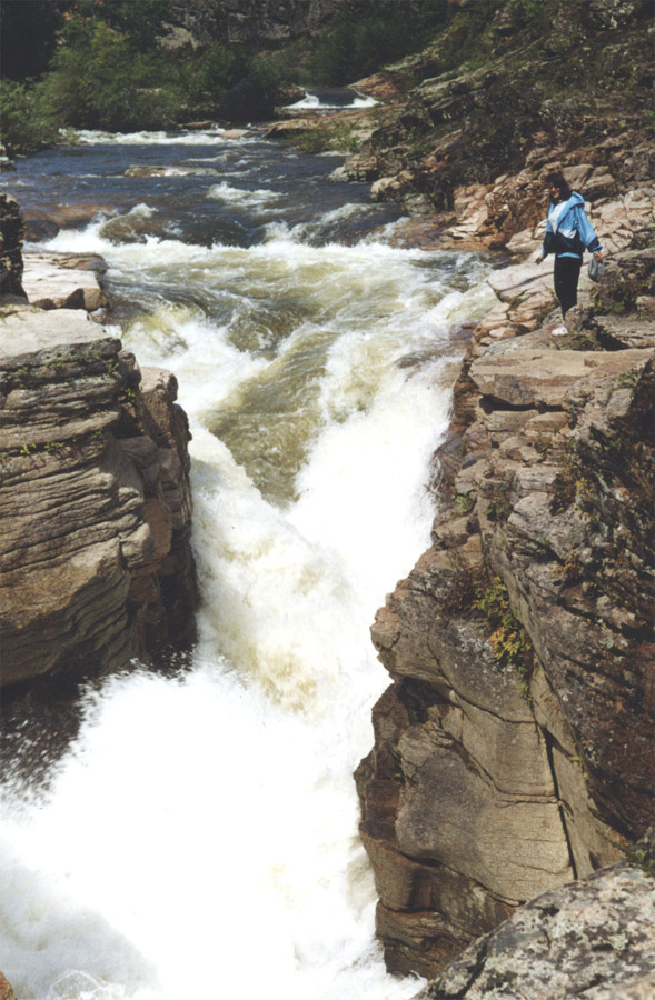 На фото Ю. Берсенева: водопад Милоградовский.