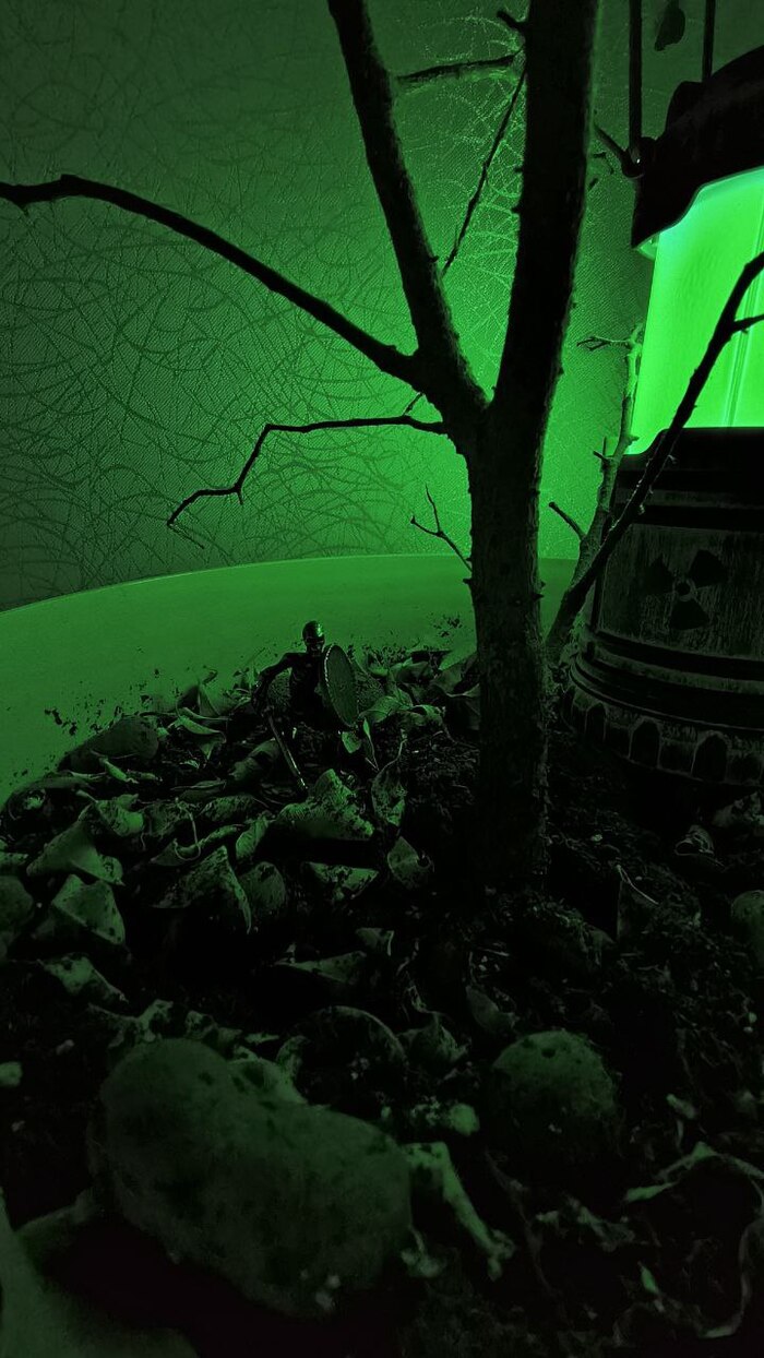 Он — страж границы между мирами живых и мертвых, немой часовой, чья служба не прервется даже с рассветом.