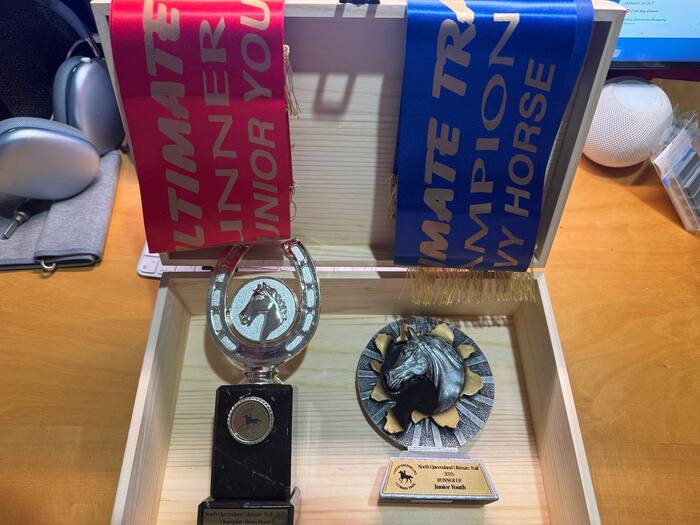 Слева - папин, справа - дочкин. Но ленты перепутаны.