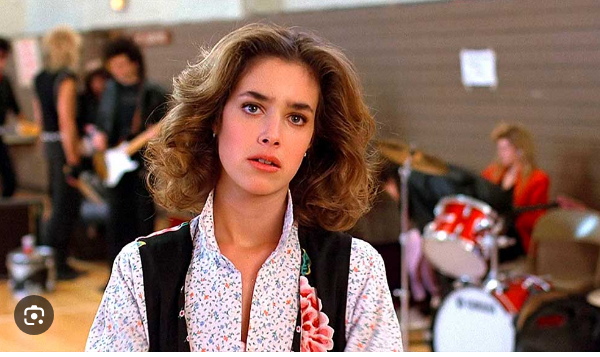 Она же в фильме Назад в будущее, 1 часть.