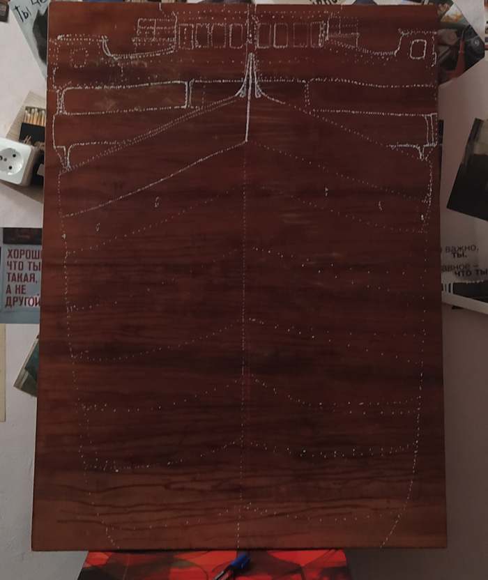 Заказчик попросил разрисовать старую крышку от шкафа. Забацать интерьерную штуку. Решил рисовать кораблик.