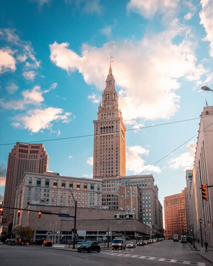 В Кливленде, штат Огайо своя "сталинская высотка" есть