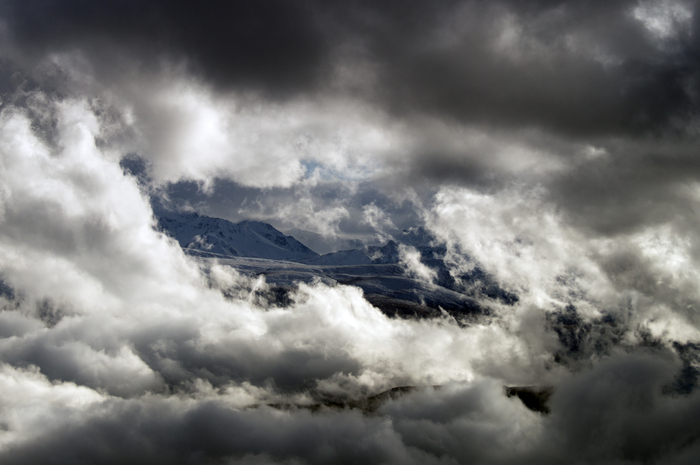 Плато Канжол. Где-то в облаках прячется Эльбрус