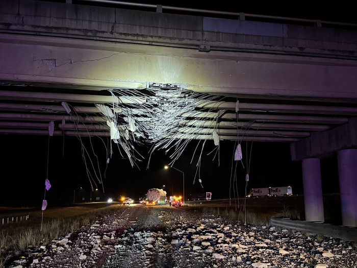 <!--noindex--><a href="https://pikabu.ru/story/kto_tak_stroit_13323196?u=https%3A%2F%2Fwww.fox13seattle.com%2Fnews%2Fbullfrog-road-overpass-to-be-demolished-wb-i-90-closed&t=https%3A%2F%2Fwww.fox13seattle.com%2Fnews%2Fbullfrog-road-overpass-to-...&h=4901e1363bda9a89d19ffe60f3cd3ef8e4765093" title="https://www.fox13seattle.com/news/bullfrog-road-overpass-to-be-demolished-wb-i-90-closed" target="_blank" rel="nofollow noopener">https://www.fox13seattle.com/news/bullfrog-road-overpass-to-...</a><!--/noindex--> <!--noindex--><a href="https://pikabu.ru/story/kto_tak_stroit_13323196?u=https%3A%2F%2Fwww.spokesman.com%2Fstories%2F2025%2Foct%2F22%2Fwestbound-i-90-near-cle-elum-closed-after-crash-ca%2F&t=https%3A%2F%2Fwww.spokesman.com%2Fstories%2F2025%2Foct%2F22%2Fwestbound-i-90...&h=ee4d18dcdb5c1eeecfc1620a0f3cdd3046eb5c60" title="https://www.spokesman.com/stories/2025/oct/22/westbound-i-90-near-cle-elum-closed-after-crash-ca/" target="_blank" rel="nofollow noopener">https://www.spokesman.com/stories/2025/oct/22/westbound-i-90...</a><!--/noindex-->