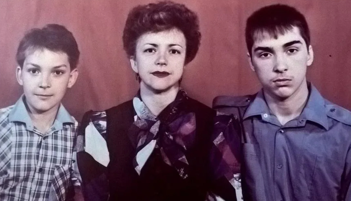 Алексей и Михаил Горшенёвы с мамой