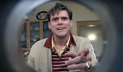 герой не знает, что живёт в телепостановке