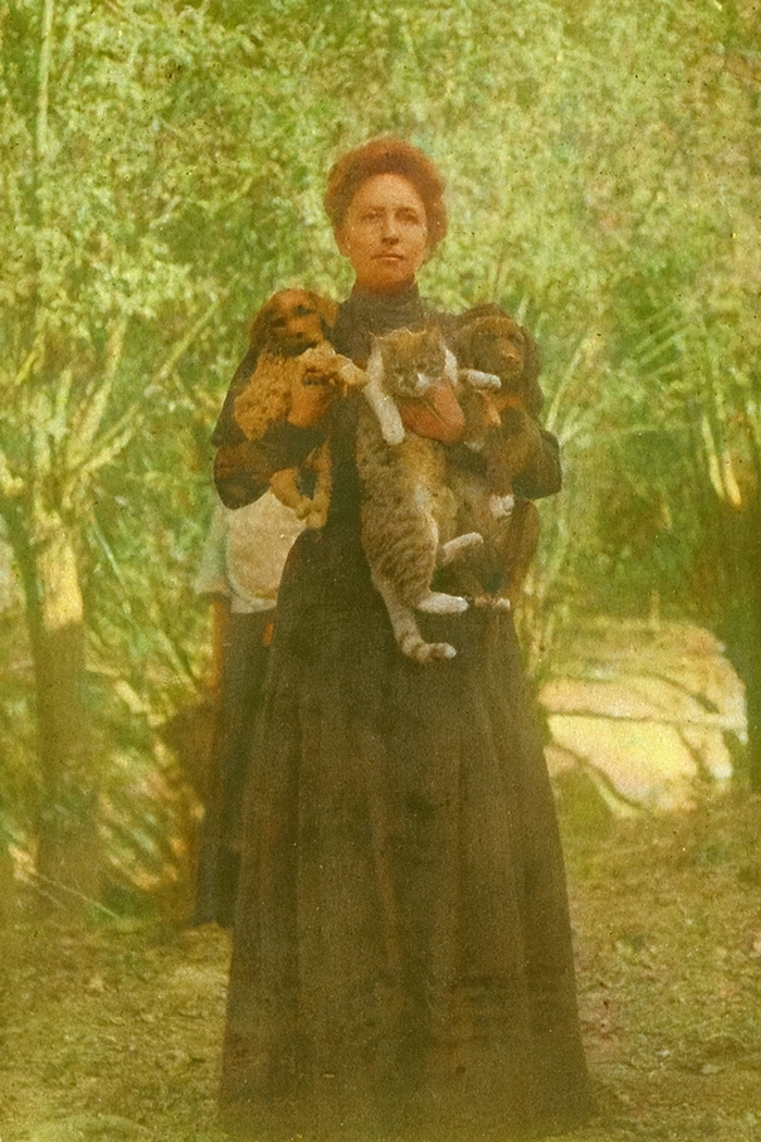 Вера Петровна Смирнова с домашними животными, Россия, 1906–1910 годы