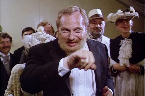 Юрий Богатырёв в фильме «Очи чёрные» (1987)
