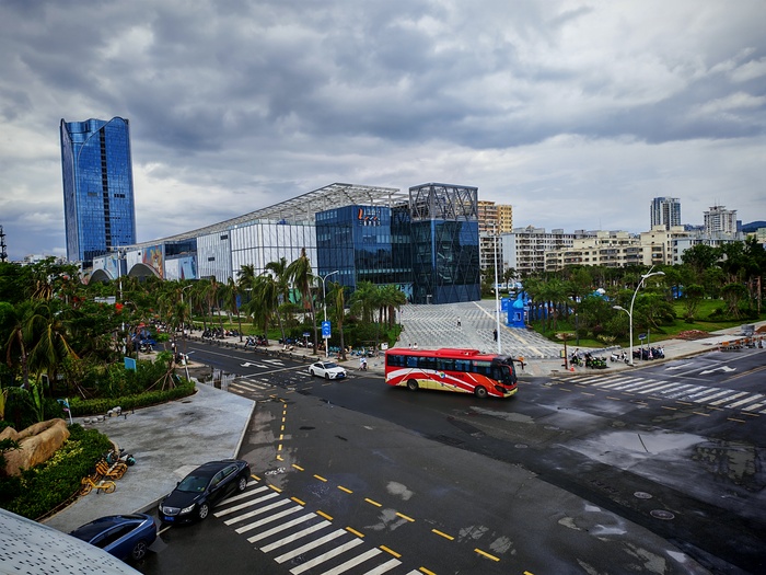 Новенький ТЦ Sanya One