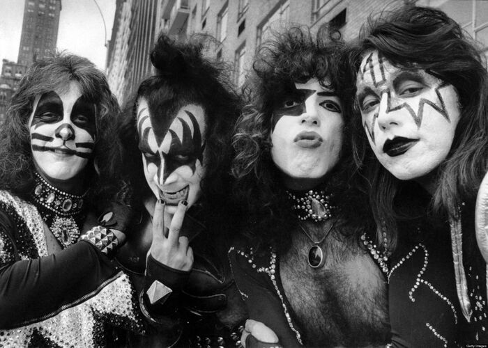 KISS запустили неизданные PROMO-треки *Rock And Roll All Nite* и * C'mon And Love Me* 1975 года, переведенные с 16мм пленки в 4K HD