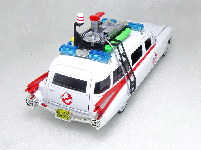 Рис. 3. Модель автомобиля Cadillac Miller-Meteor (Ecto-1) из к/ф «Охотники за привидениями» в масштабе 1:24