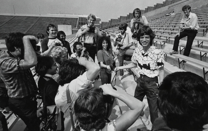 Мик Джаггер встречается с американской прессой на стадионе имени Джона Ф. Кеннеди в Филадельфии, чтобы объявить о предстоящем туре Rolling Stones по США. 26 августа 1981 года. Фото из архива Майкла Окса.