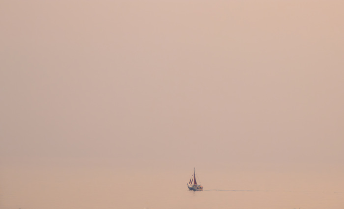 Одинокий кораблик