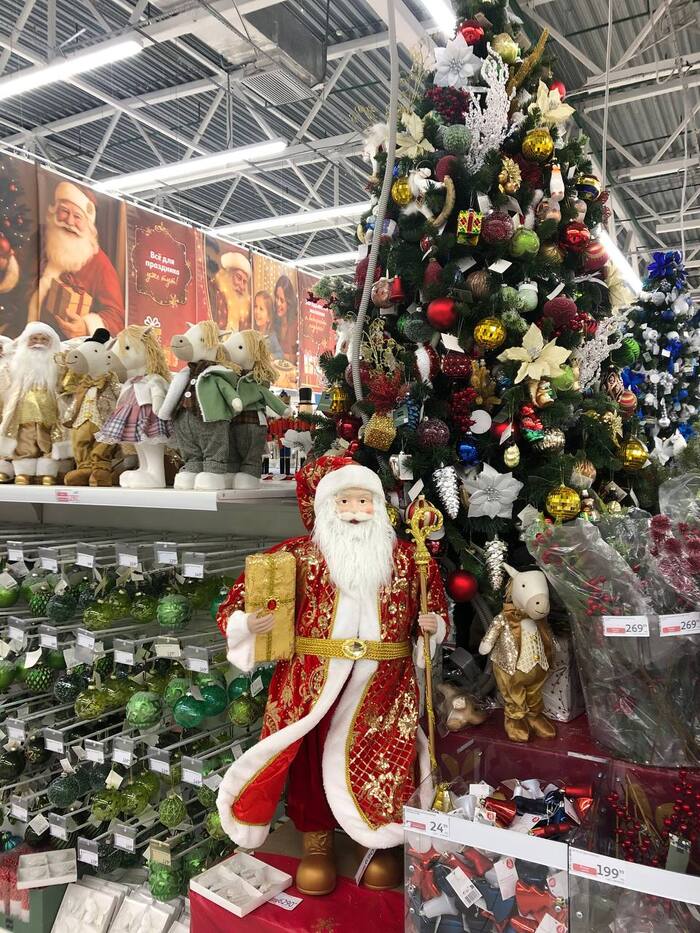 Психологическое насилие: Продажа Нового Года в октябре