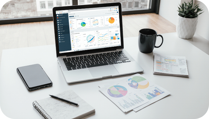 Это комплексная, «живая» профессия — с коммуникацией, архитектурным мышлением и ответственностью. И да, никаких формул на миллион строк — если только вы сами не хотите в это углубиться.