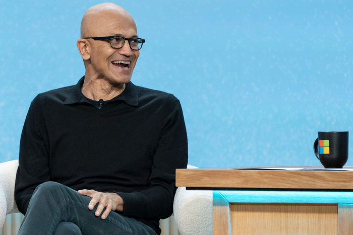 Microsoft : Xbox  ,  Office   Halo   PS5