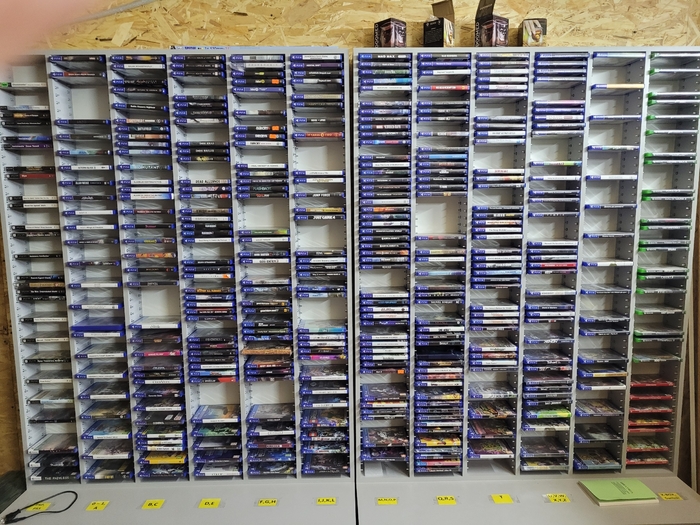 мои стеллажи для видеоигр