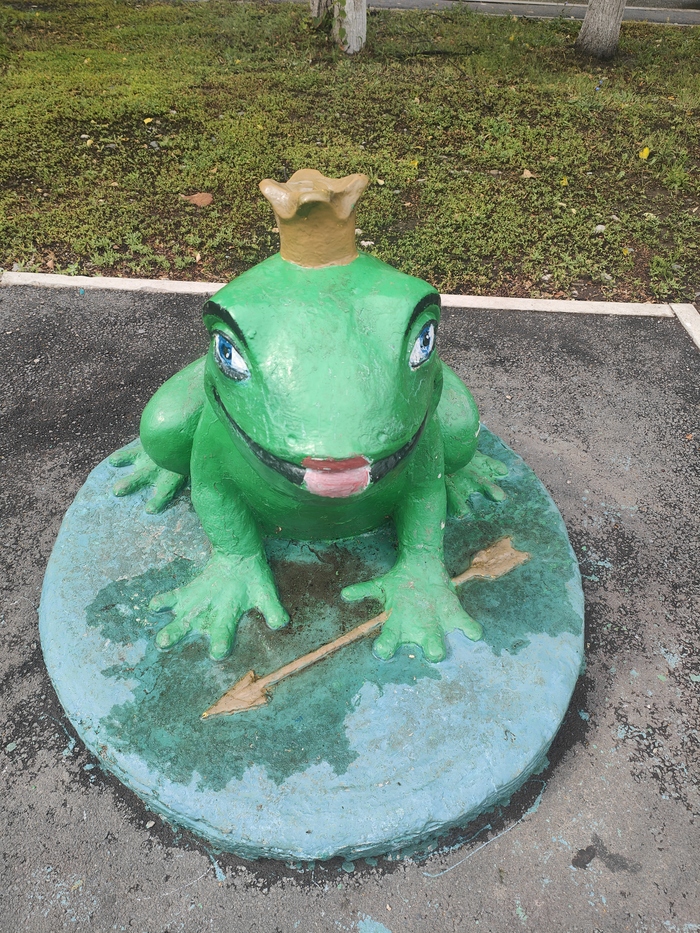 Скульптура находится в микрорайоне Дёма, город Уфа.