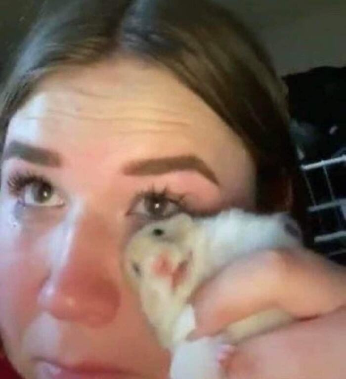 Друг в беде не бросит, лишнего не спросит... ))