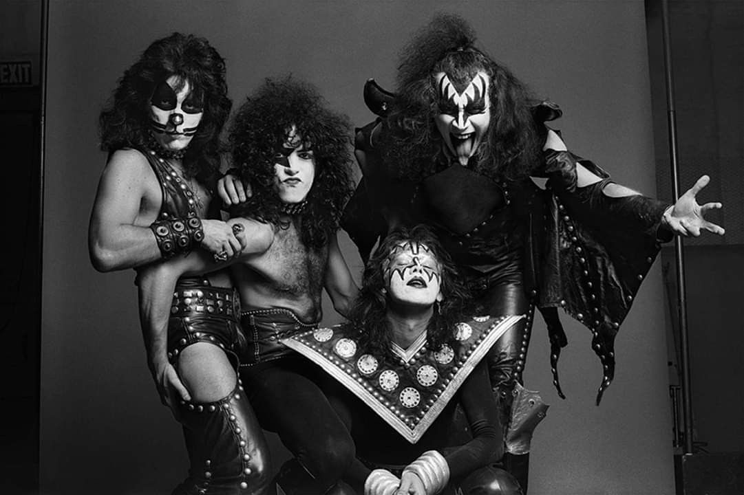 KISS новое архивное видео в HD - как это было в 1979 году на ТВ в Мексике *Charisma* - Рок, Хард-Рок, Kiss, Видео, YouTube