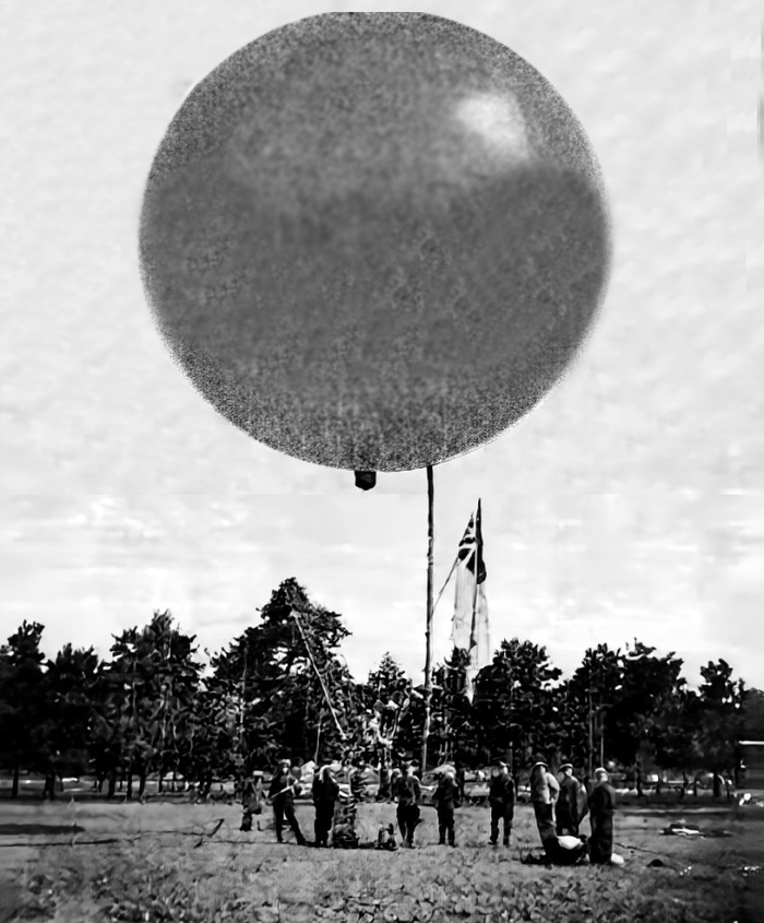 Что-то подобное было и на Тихоокеанском флоте. А на фото аэростат воздухоплавательного отделения крепости Осовец. 1902 г.