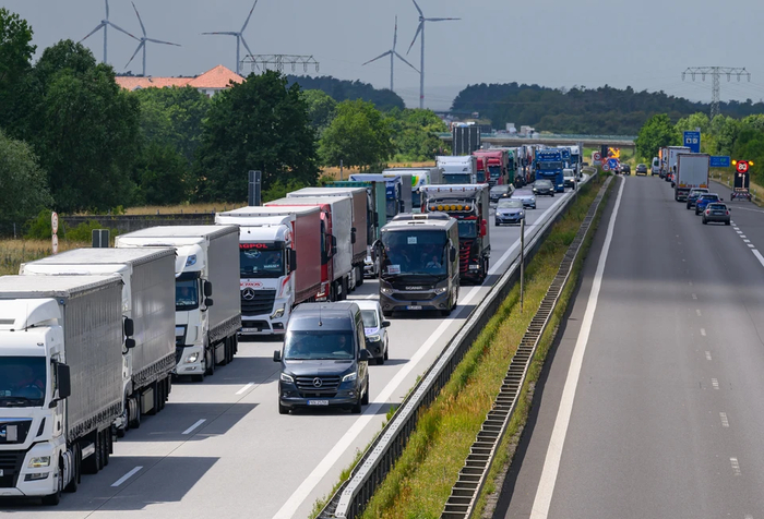 BNS:          : GLOBAL LOOK PRESS.