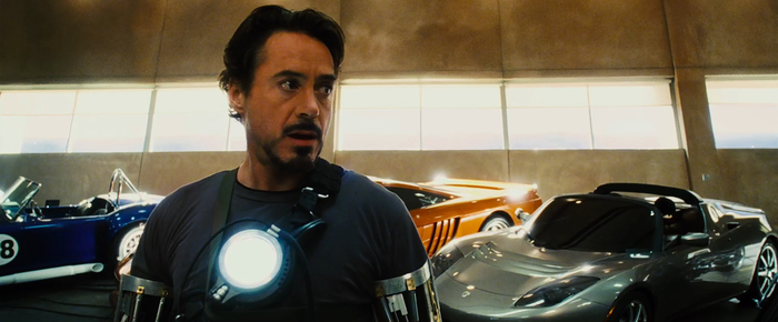 Видно кольцо вокруг реактора. Вероятно катушка для снятия энергии с электрического поля, генерируемого реактором.