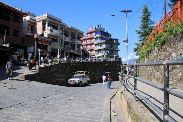 отсюда мы уехали на такси