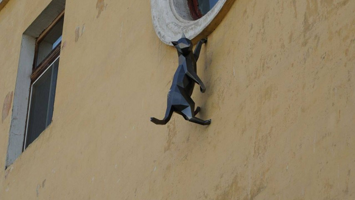      33       .           .